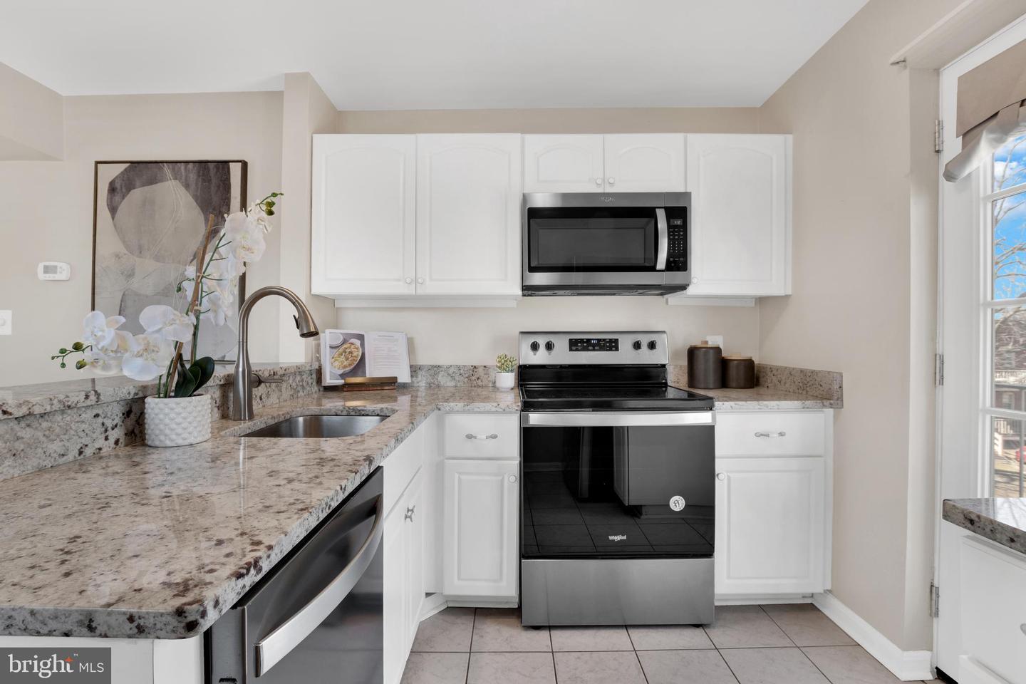 1409 E ABINGDON DR #4, ALEXANDRIA, Virginia 22314, 1 Bedroom Bedrooms, ,1 BathroomBathrooms,Residential,For sale,1409 E ABINGDON DR #4,VAAX2044802 MLS # VAAX2044802