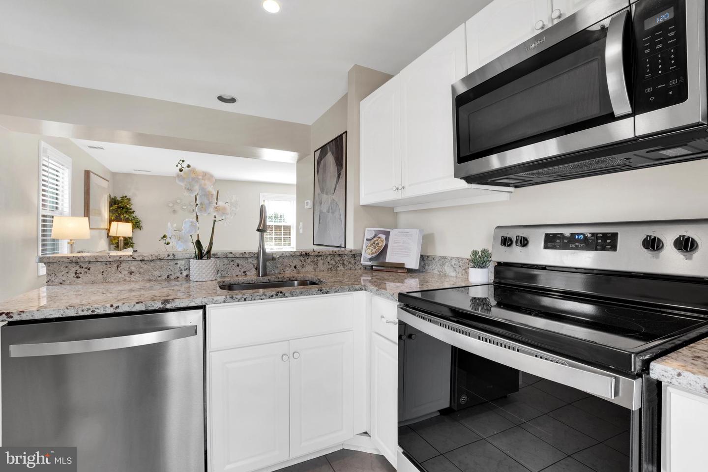 1409 E ABINGDON DR #4, ALEXANDRIA, Virginia 22314, 1 Bedroom Bedrooms, ,1 BathroomBathrooms,Residential,For sale,1409 E ABINGDON DR #4,VAAX2044802 MLS # VAAX2044802