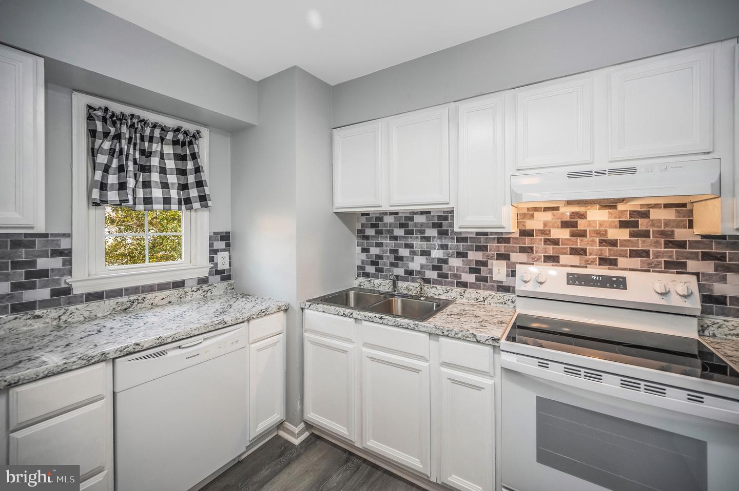712 OLDE GREENWICH CIR, FREDERICKSBURG, Virginia 22408, 4 Bedrooms Bedrooms, ,2 BathroomsBathrooms,Residential,For sale,712 OLDE GREENWICH CIR,VASP2032728 MLS # VASP2032728