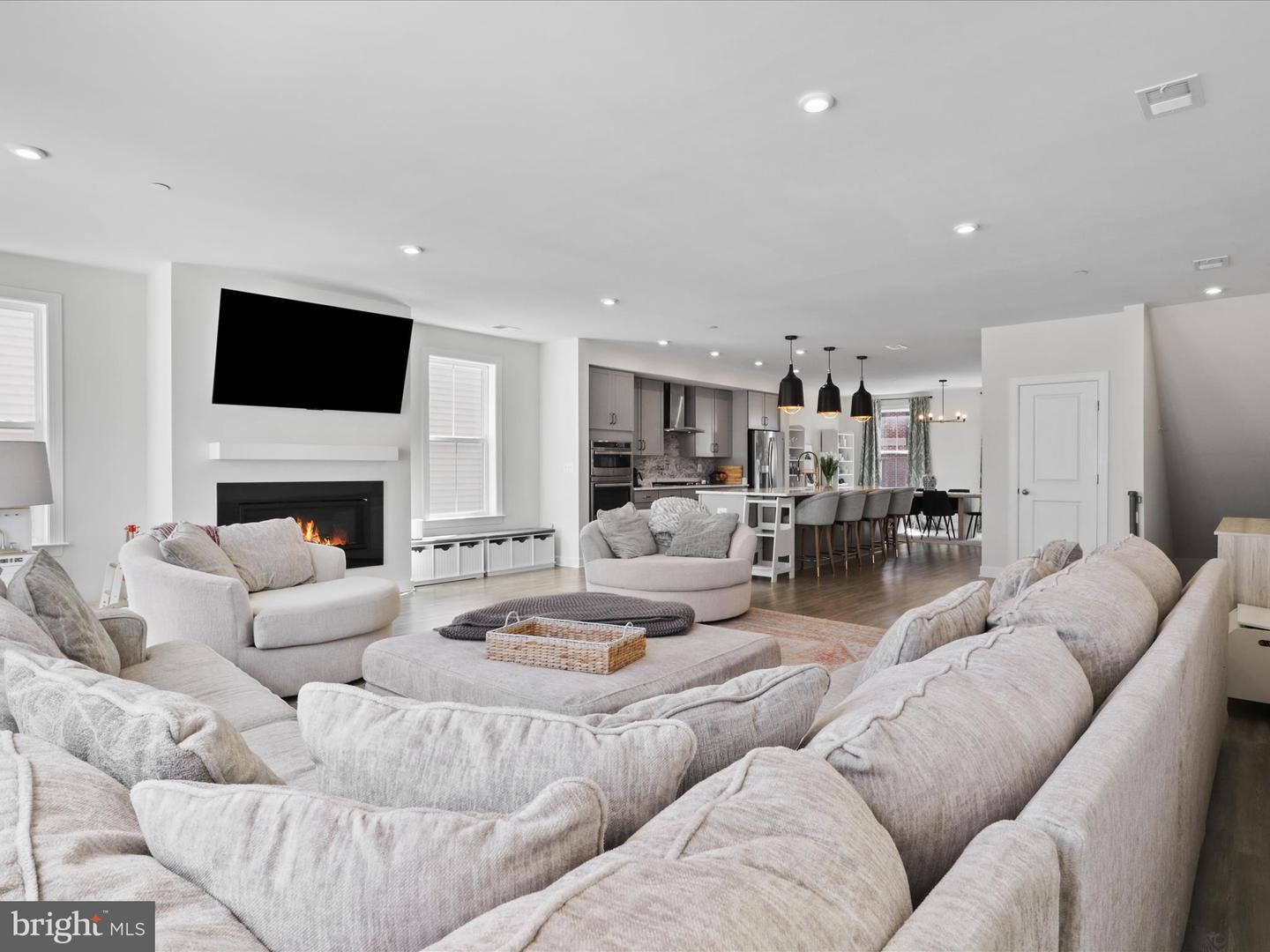 12363 AZURE LN #42, FAIRFAX, Virginia 22033, 3 Bedrooms Bedrooms, ,2 BathroomsBathrooms,Residential,For sale,12363 AZURE LN #42,VAFX2237970 MLS # VAFX2237970