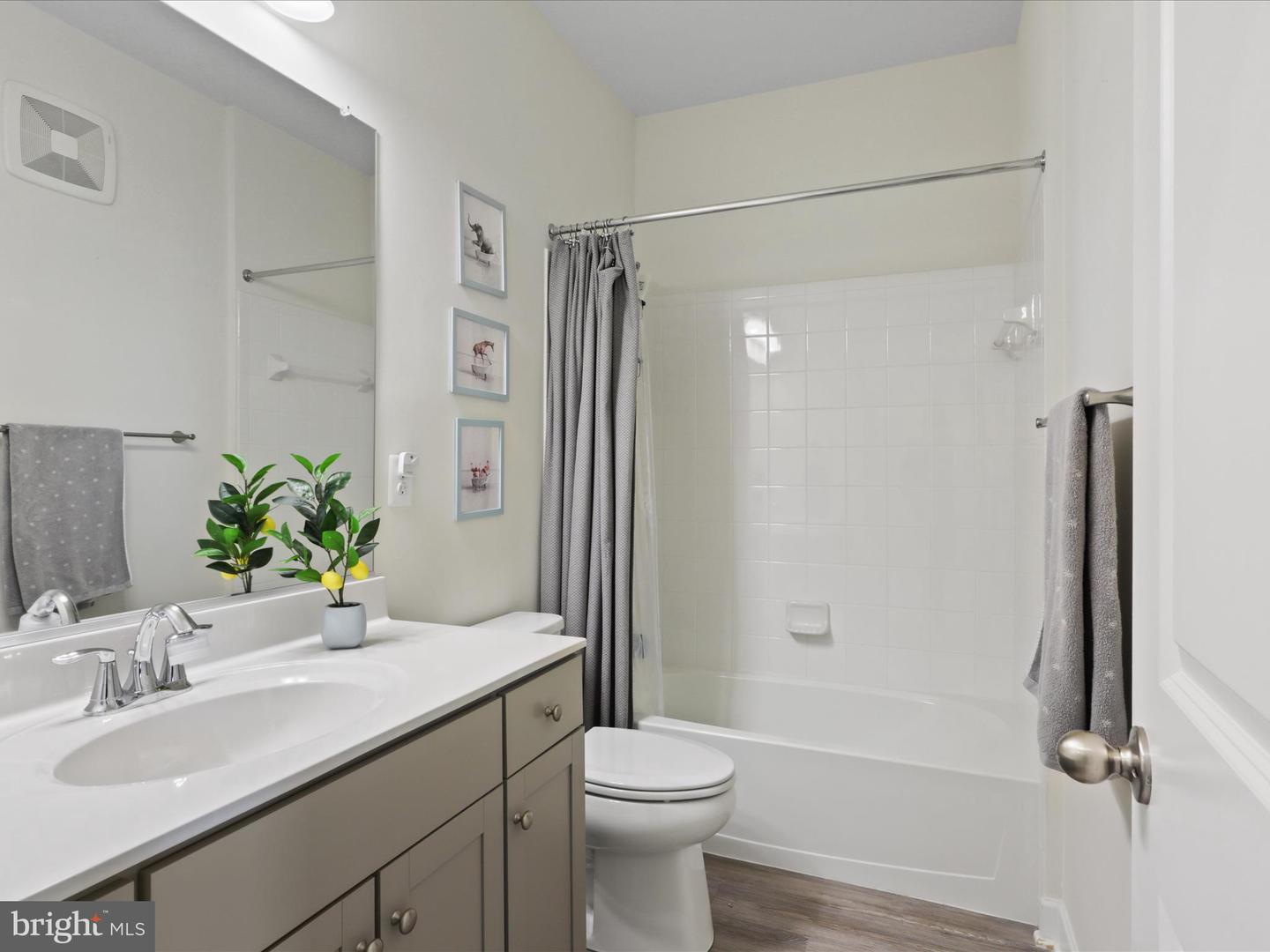 12363 AZURE LN #42, FAIRFAX, Virginia 22033, 3 Bedrooms Bedrooms, ,2 BathroomsBathrooms,Residential,For sale,12363 AZURE LN #42,VAFX2237970 MLS # VAFX2237970