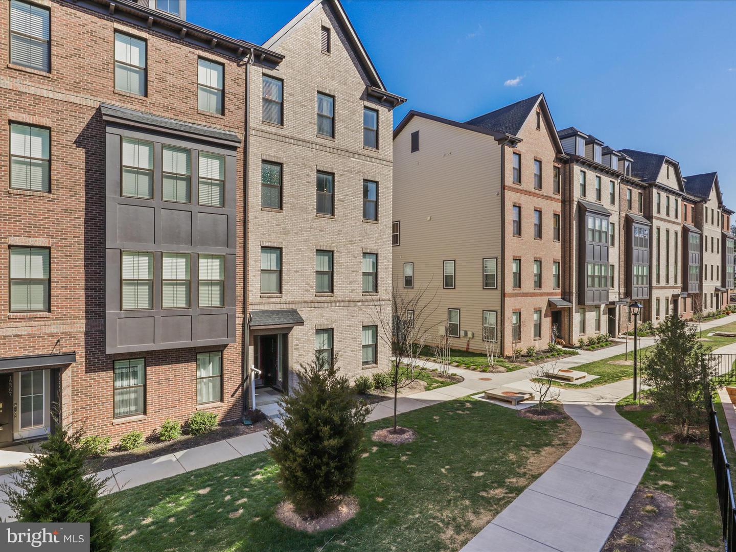 12363 AZURE LN #42, FAIRFAX, Virginia 22033, 3 Bedrooms Bedrooms, ,2 BathroomsBathrooms,Residential,For sale,12363 AZURE LN #42,VAFX2237970 MLS # VAFX2237970
