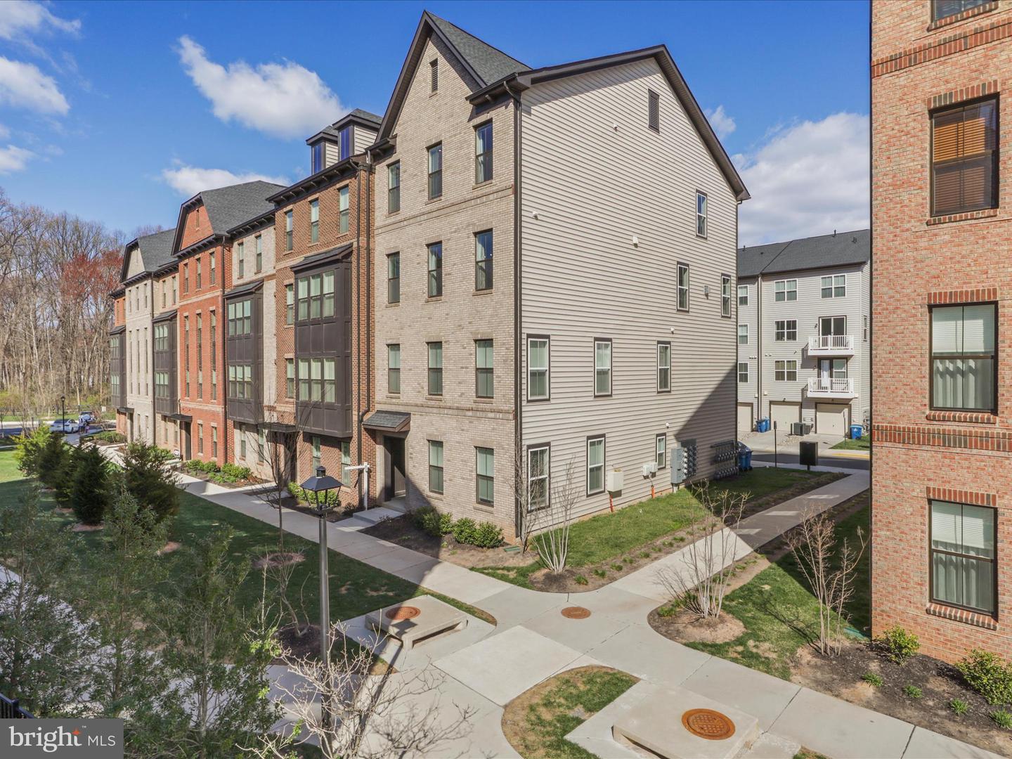 12363 AZURE LN #42, FAIRFAX, Virginia 22033, 3 Bedrooms Bedrooms, ,2 BathroomsBathrooms,Residential,For sale,12363 AZURE LN #42,VAFX2237970 MLS # VAFX2237970