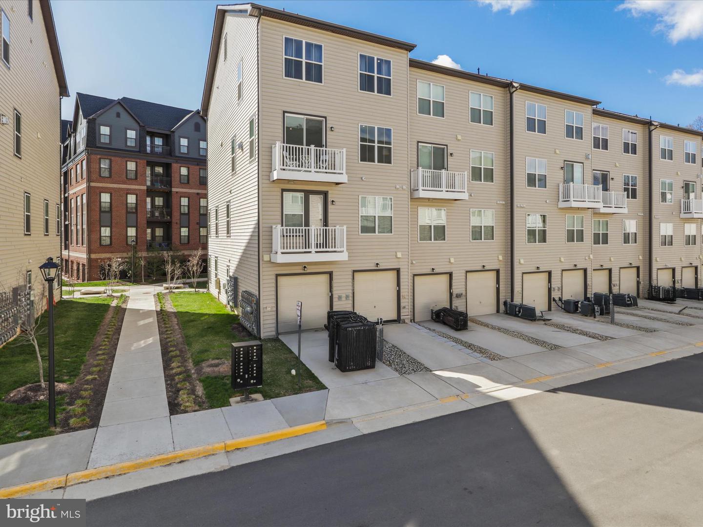 12363 AZURE LN #42, FAIRFAX, Virginia 22033, 3 Bedrooms Bedrooms, ,2 BathroomsBathrooms,Residential,For sale,12363 AZURE LN #42,VAFX2237970 MLS # VAFX2237970
