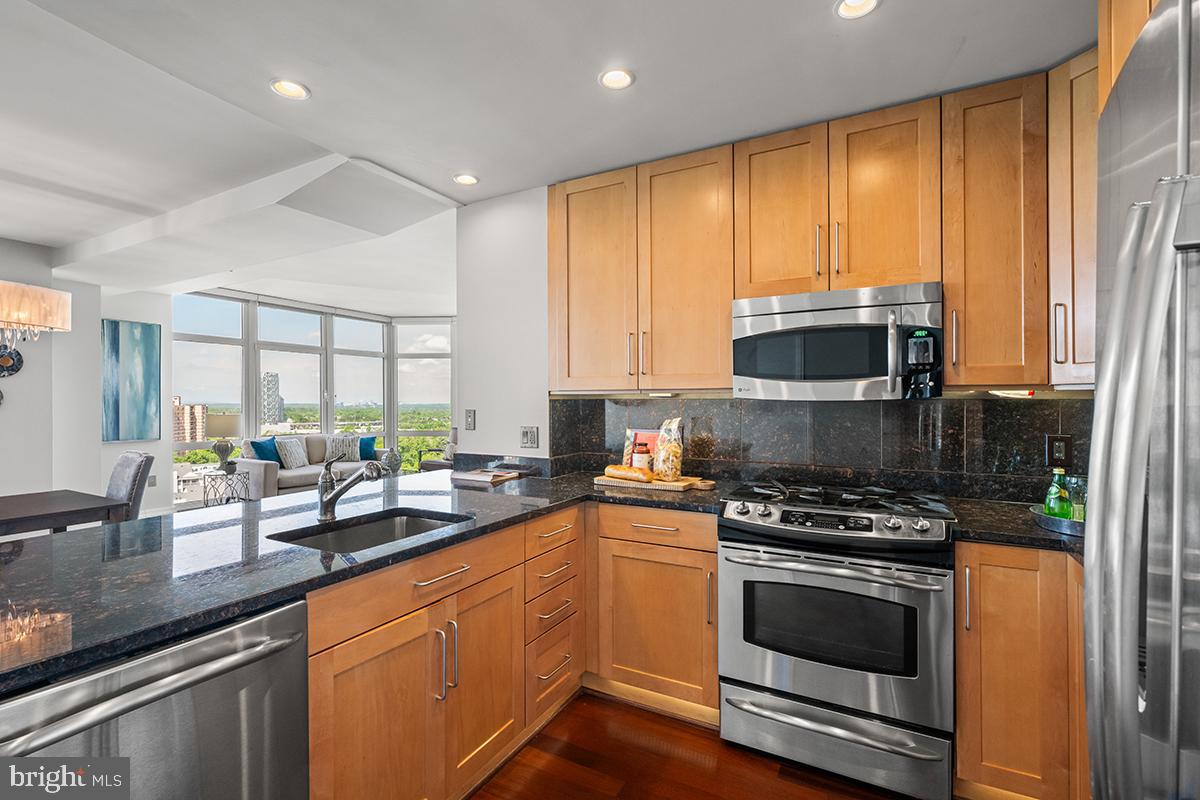 8220 CRESTWOOD HEIGHTS DR #1705, MCLEAN, Virginia 22102, 2 Bedrooms Bedrooms, ,2 BathroomsBathrooms,Residential,For sale,8220 CRESTWOOD HEIGHTS DR #1705,VAFX2237980 MLS # VAFX2237980