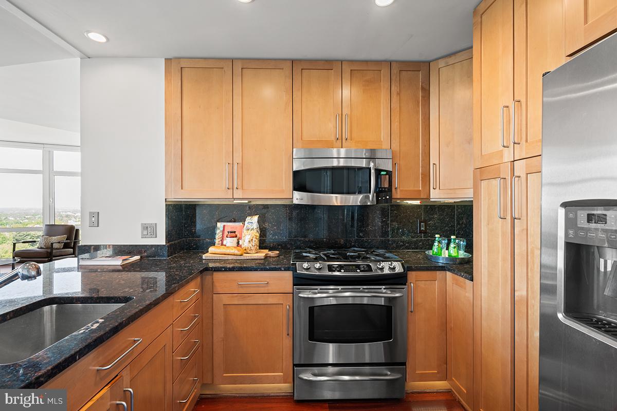 8220 CRESTWOOD HEIGHTS DR #1705, MCLEAN, Virginia 22102, 2 Bedrooms Bedrooms, ,2 BathroomsBathrooms,Residential,For sale,8220 CRESTWOOD HEIGHTS DR #1705,VAFX2237980 MLS # VAFX2237980