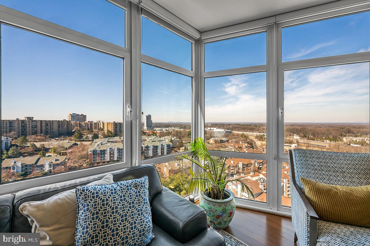 8220 CRESTWOOD HEIGHTS DR #1705, MCLEAN, Virginia 22102, 2 Bedrooms Bedrooms, ,2 BathroomsBathrooms,Residential,For sale,8220 CRESTWOOD HEIGHTS DR #1705,VAFX2237980 MLS # VAFX2237980
