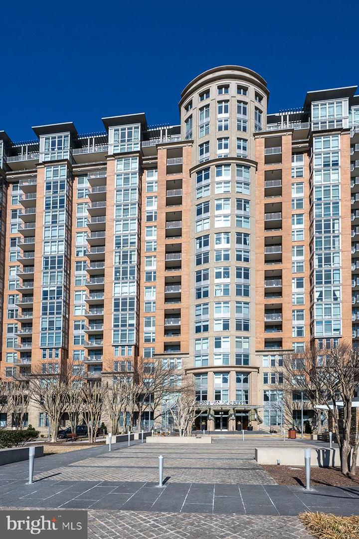 8220 CRESTWOOD HEIGHTS DR #1705, MCLEAN, Virginia 22102, 2 Bedrooms Bedrooms, ,2 BathroomsBathrooms,Residential,For sale,8220 CRESTWOOD HEIGHTS DR #1705,VAFX2237980 MLS # VAFX2237980