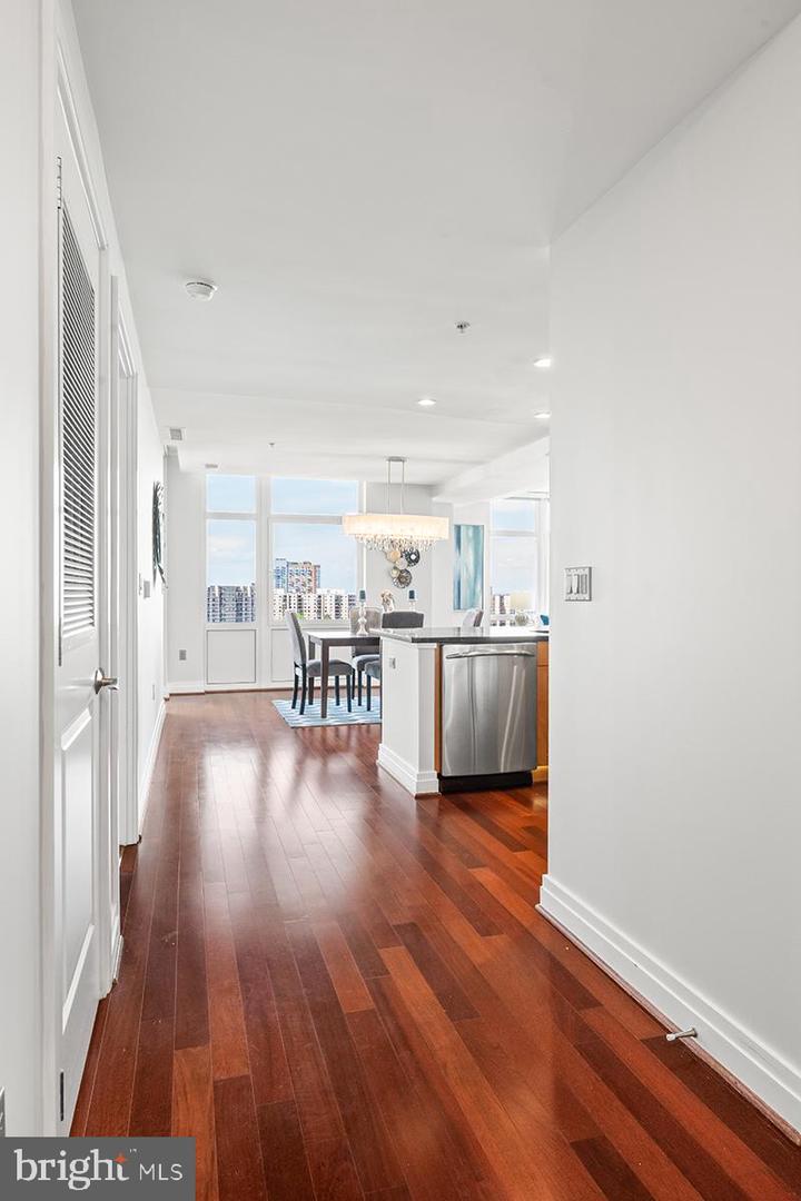 8220 CRESTWOOD HEIGHTS DR #1705, MCLEAN, Virginia 22102, 2 Bedrooms Bedrooms, ,2 BathroomsBathrooms,Residential,For sale,8220 CRESTWOOD HEIGHTS DR #1705,VAFX2237980 MLS # VAFX2237980