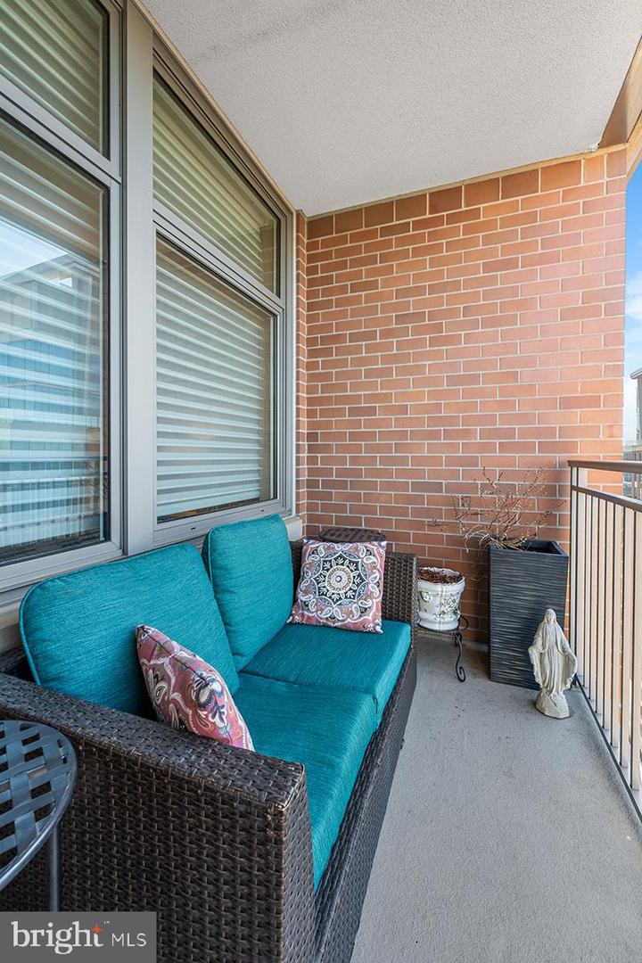 8220 CRESTWOOD HEIGHTS DR #1705, MCLEAN, Virginia 22102, 2 Bedrooms Bedrooms, ,2 BathroomsBathrooms,Residential,For sale,8220 CRESTWOOD HEIGHTS DR #1705,VAFX2237980 MLS # VAFX2237980