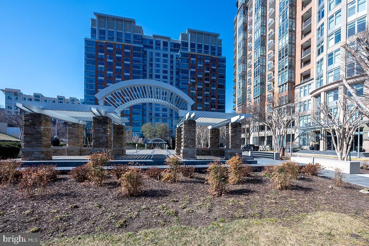 8220 CRESTWOOD HEIGHTS DR #1705, MCLEAN, Virginia 22102, 2 Bedrooms Bedrooms, ,2 BathroomsBathrooms,Residential,For sale,8220 CRESTWOOD HEIGHTS DR #1705,VAFX2237980 MLS # VAFX2237980