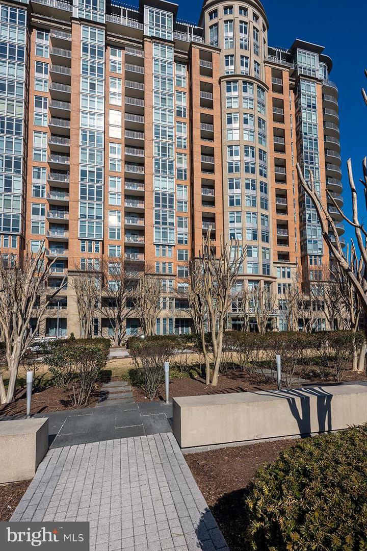8220 CRESTWOOD HEIGHTS DR #1705, MCLEAN, Virginia 22102, 2 Bedrooms Bedrooms, ,2 BathroomsBathrooms,Residential,For sale,8220 CRESTWOOD HEIGHTS DR #1705,VAFX2237980 MLS # VAFX2237980