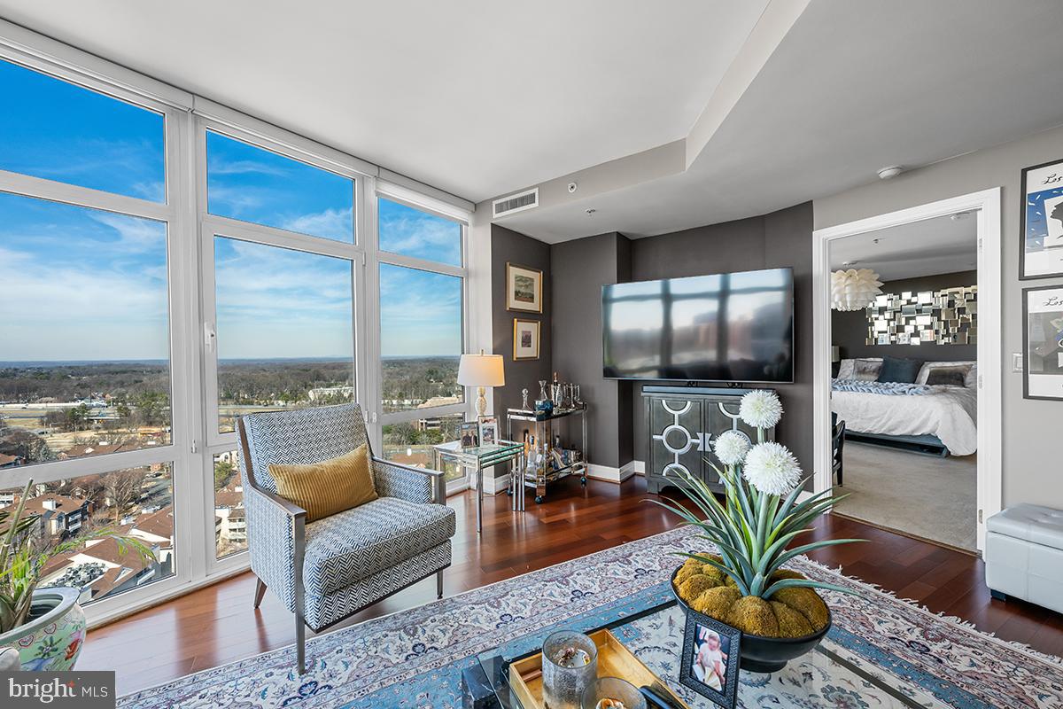 8220 CRESTWOOD HEIGHTS DR #1705, MCLEAN, Virginia 22102, 2 Bedrooms Bedrooms, ,2 BathroomsBathrooms,Residential,For sale,8220 CRESTWOOD HEIGHTS DR #1705,VAFX2237980 MLS # VAFX2237980