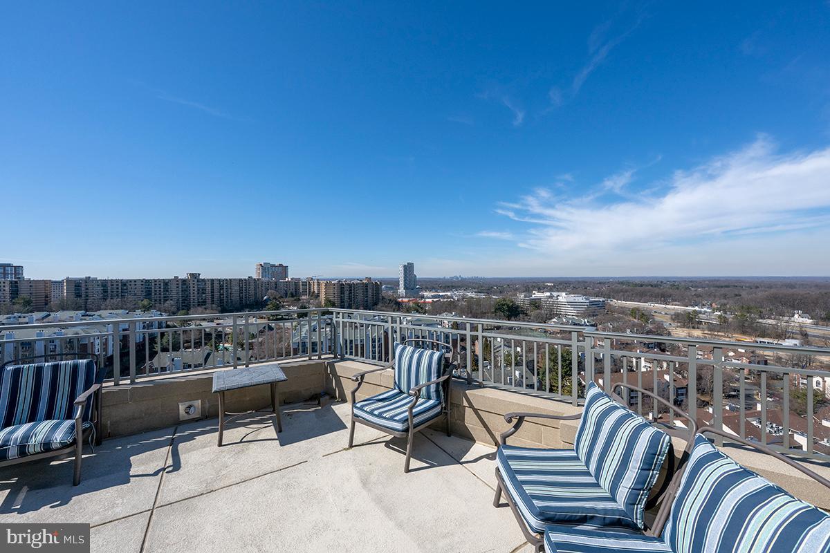 8220 CRESTWOOD HEIGHTS DR #1705, MCLEAN, Virginia 22102, 2 Bedrooms Bedrooms, ,2 BathroomsBathrooms,Residential,For sale,8220 CRESTWOOD HEIGHTS DR #1705,VAFX2237980 MLS # VAFX2237980