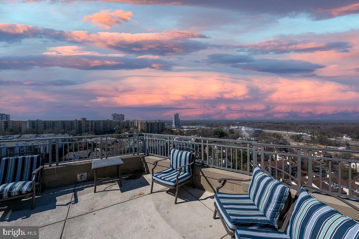 8220 CRESTWOOD HEIGHTS DR #1705, MCLEAN, Virginia 22102, 2 Bedrooms Bedrooms, ,2 BathroomsBathrooms,Residential,For sale,8220 CRESTWOOD HEIGHTS DR #1705,VAFX2237980 MLS # VAFX2237980