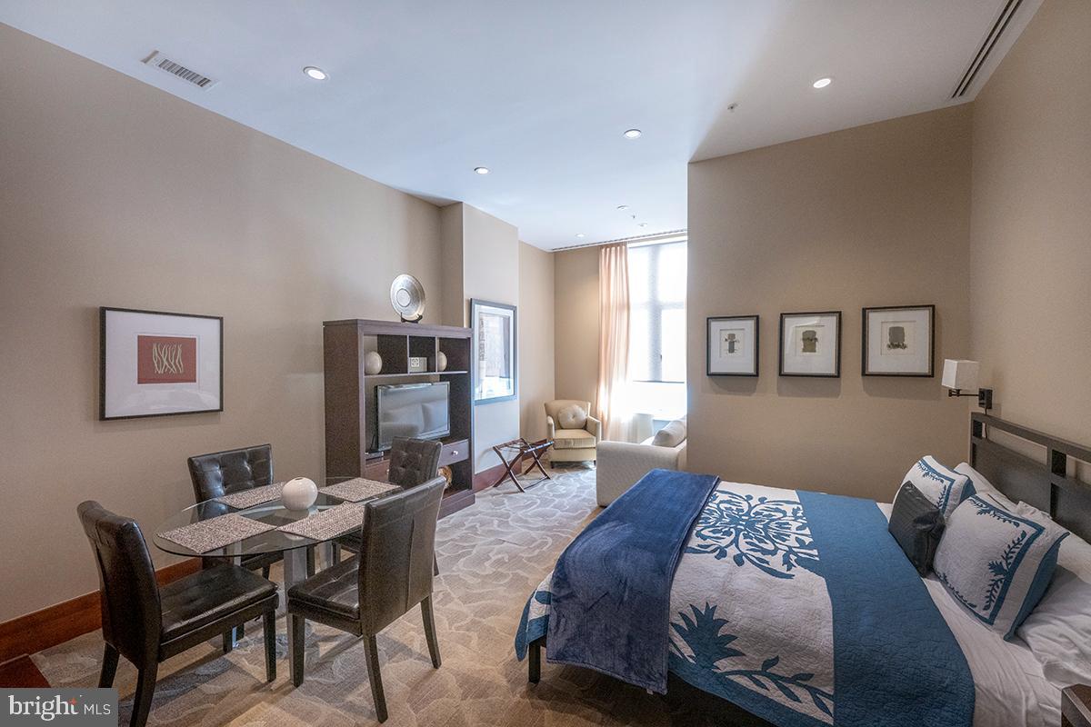8220 CRESTWOOD HEIGHTS DR #1705, MCLEAN, Virginia 22102, 2 Bedrooms Bedrooms, ,2 BathroomsBathrooms,Residential,For sale,8220 CRESTWOOD HEIGHTS DR #1705,VAFX2237980 MLS # VAFX2237980
