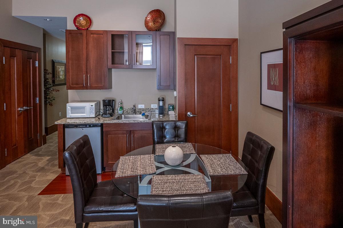 8220 CRESTWOOD HEIGHTS DR #1705, MCLEAN, Virginia 22102, 2 Bedrooms Bedrooms, ,2 BathroomsBathrooms,Residential,For sale,8220 CRESTWOOD HEIGHTS DR #1705,VAFX2237980 MLS # VAFX2237980