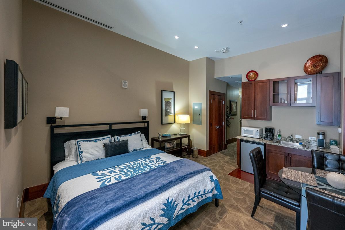 8220 CRESTWOOD HEIGHTS DR #1705, MCLEAN, Virginia 22102, 2 Bedrooms Bedrooms, ,2 BathroomsBathrooms,Residential,For sale,8220 CRESTWOOD HEIGHTS DR #1705,VAFX2237980 MLS # VAFX2237980