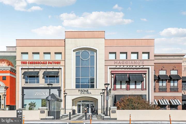 8220 CRESTWOOD HEIGHTS DR #1705, MCLEAN, Virginia 22102, 2 Bedrooms Bedrooms, ,2 BathroomsBathrooms,Residential,For sale,8220 CRESTWOOD HEIGHTS DR #1705,VAFX2237980 MLS # VAFX2237980
