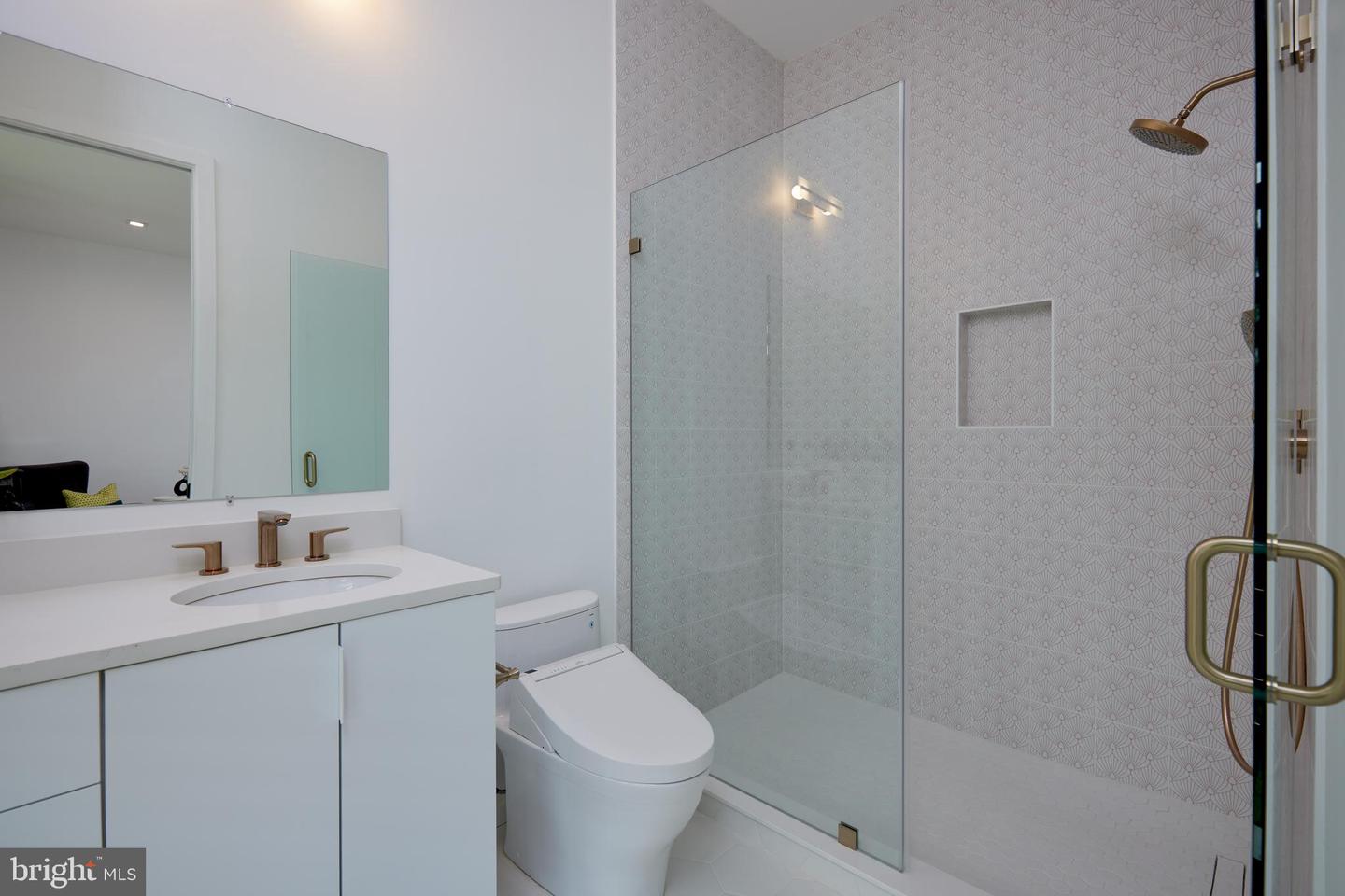 2800 32ND ST NW, WASHINGTON, District Of Columbia 20008, 6 Bedrooms Bedrooms, ,5 BathroomsBathrooms,Residential,For sale,2800 32ND ST NW,DCDC2198422 MLS # DCDC2198422