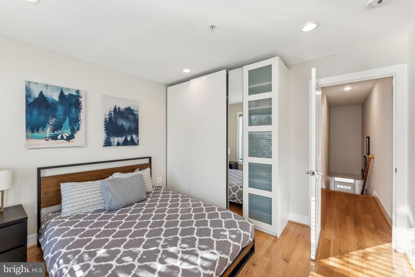 718 13TH ST SE, WASHINGTON, District Of Columbia 20003, 3 Bedrooms Bedrooms, ,3 BathroomsBathrooms,Residential,For sale,718 13TH ST SE,DCDC2198426 MLS # DCDC2198426