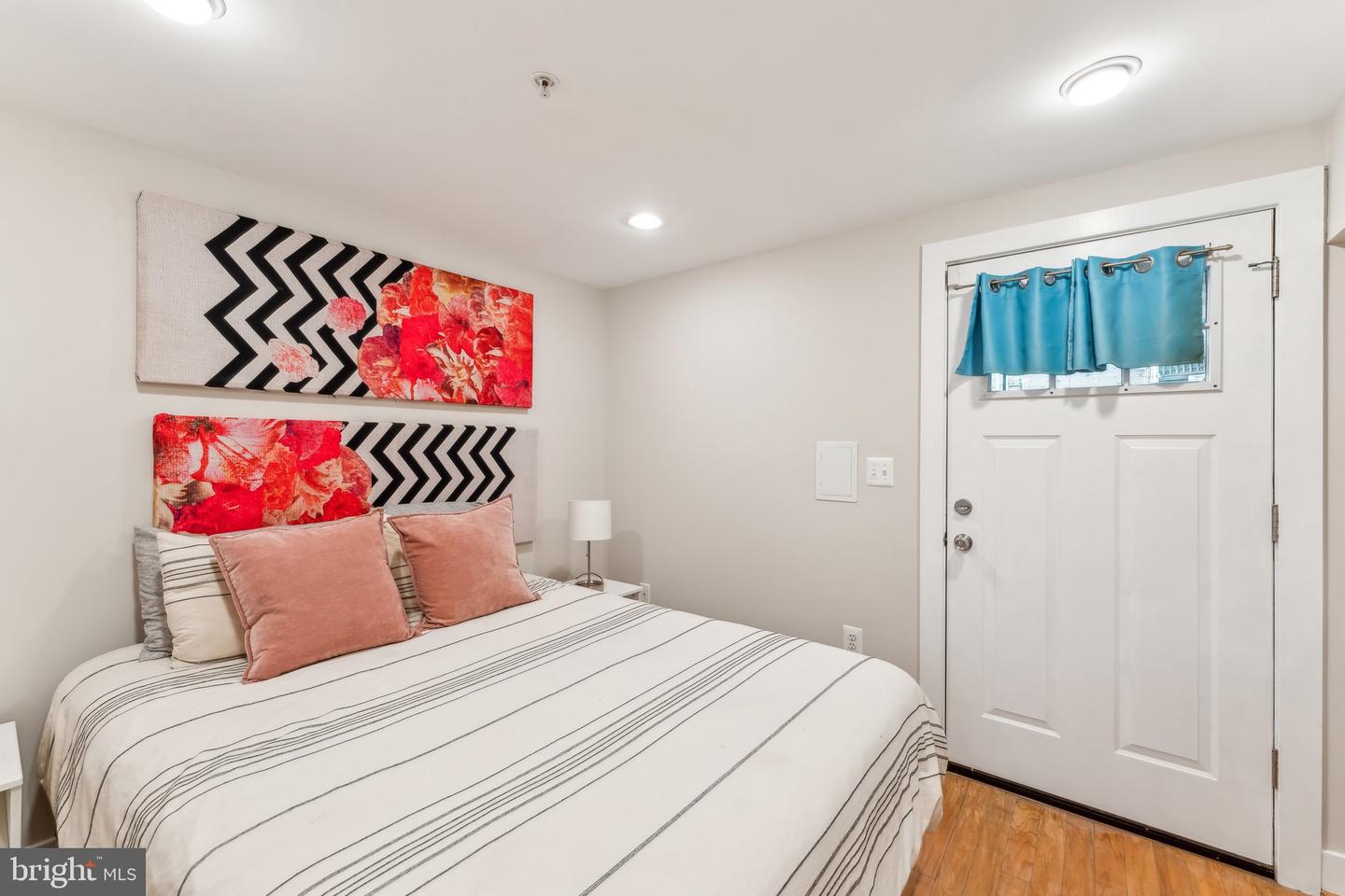 718 13TH ST SE, WASHINGTON, District Of Columbia 20003, 3 Bedrooms Bedrooms, ,3 BathroomsBathrooms,Residential,For sale,718 13TH ST SE,DCDC2198426 MLS # DCDC2198426
