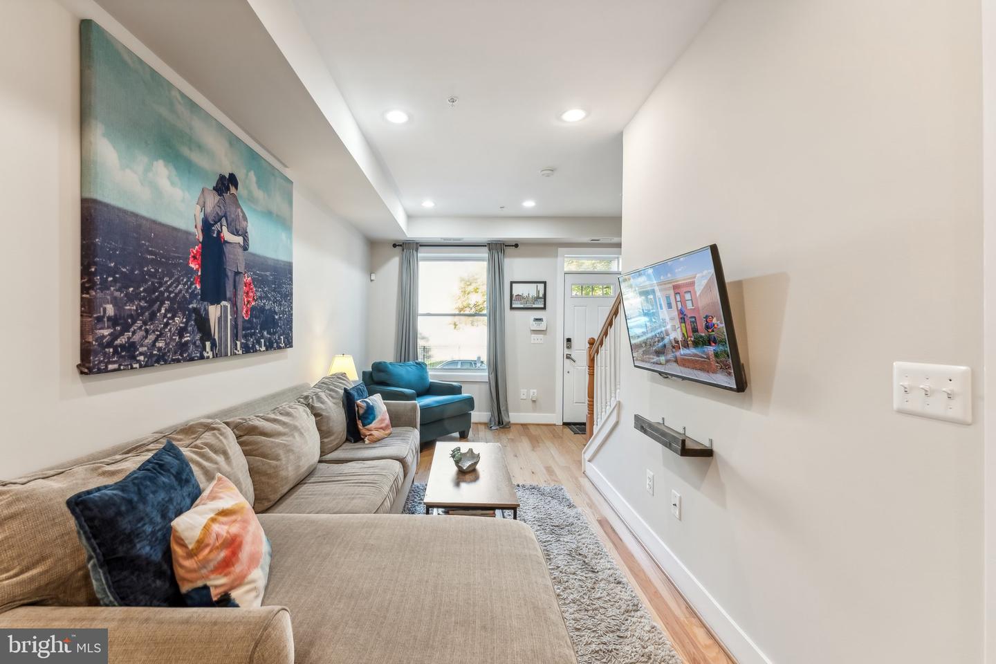 718 13TH ST SE, WASHINGTON, District Of Columbia 20003, 3 Bedrooms Bedrooms, ,3 BathroomsBathrooms,Residential,For sale,718 13TH ST SE,DCDC2198426 MLS # DCDC2198426