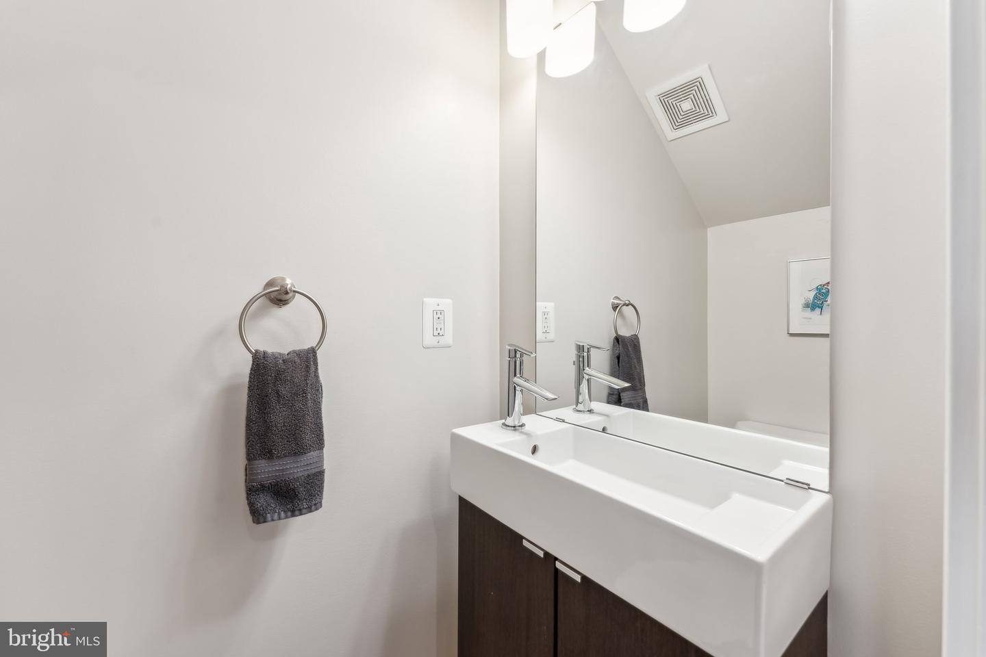 718 13TH ST SE, WASHINGTON, District Of Columbia 20003, 3 Bedrooms Bedrooms, ,3 BathroomsBathrooms,Residential,For sale,718 13TH ST SE,DCDC2198426 MLS # DCDC2198426