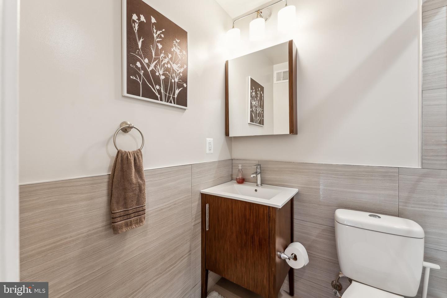 718 13TH ST SE, WASHINGTON, District Of Columbia 20003, 3 Bedrooms Bedrooms, ,3 BathroomsBathrooms,Residential,For sale,718 13TH ST SE,DCDC2198426 MLS # DCDC2198426