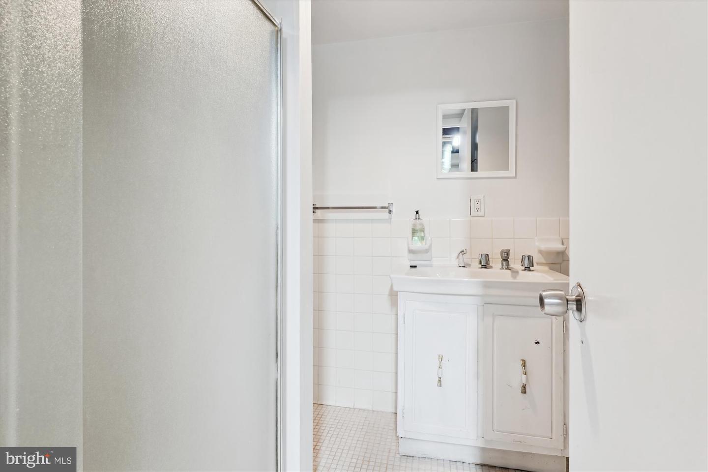 538 MARSHALL RD SW, VIENNA, Virginia 22180, 4 Bedrooms Bedrooms, ,3 BathroomsBathrooms,Residential,For sale,538 MARSHALL RD SW,VAFX2237930 MLS # VAFX2237930