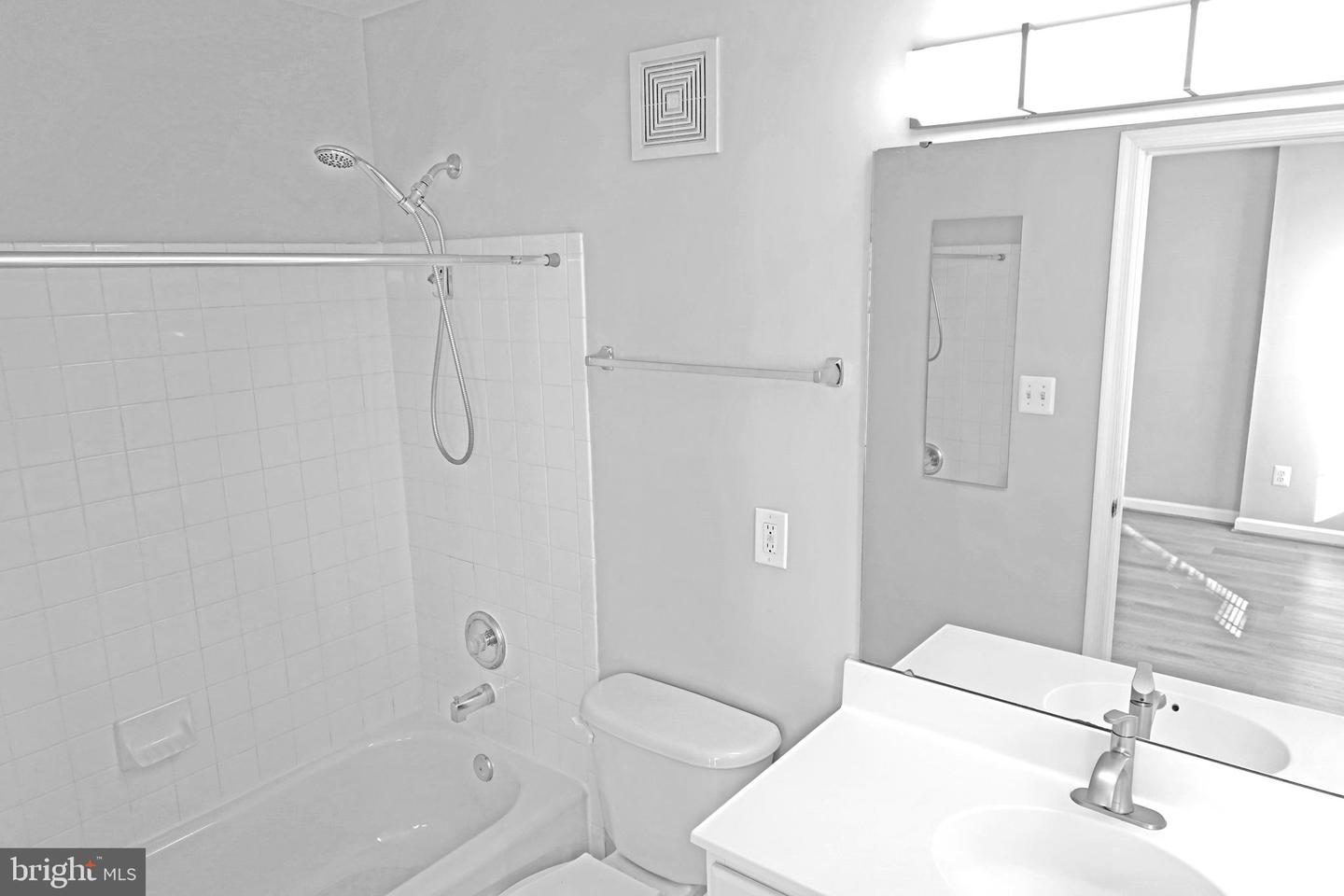 2752 MANHATTAN PL, VIENNA, Virginia 22180, 3 Bedrooms Bedrooms, ,2 BathroomsBathrooms,Residential,For sale,2752 MANHATTAN PL,VAFX2237936 MLS # VAFX2237936