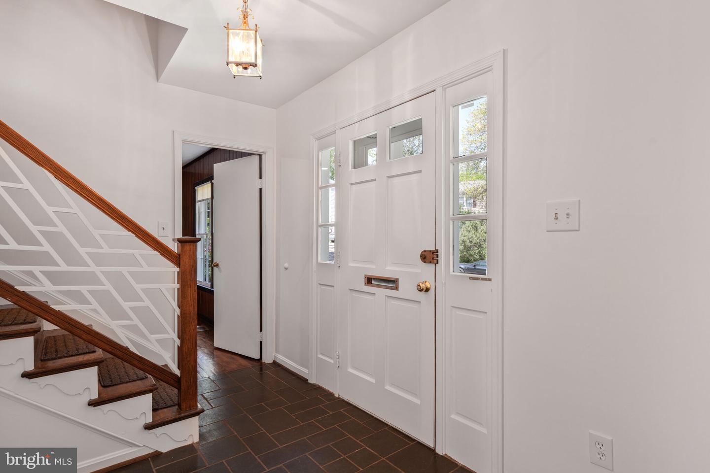 5400 30TH ST N, ARLINGTON, Virginia 22207, 4 Bedrooms Bedrooms, ,3 BathroomsBathrooms,Residential,For sale,5400 30TH ST N,VAAR2056878 MLS # VAAR2056878