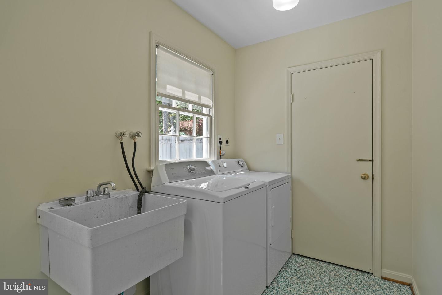 5400 30TH ST N, ARLINGTON, Virginia 22207, 4 Bedrooms Bedrooms, ,3 BathroomsBathrooms,Residential,For sale,5400 30TH ST N,VAAR2056878 MLS # VAAR2056878