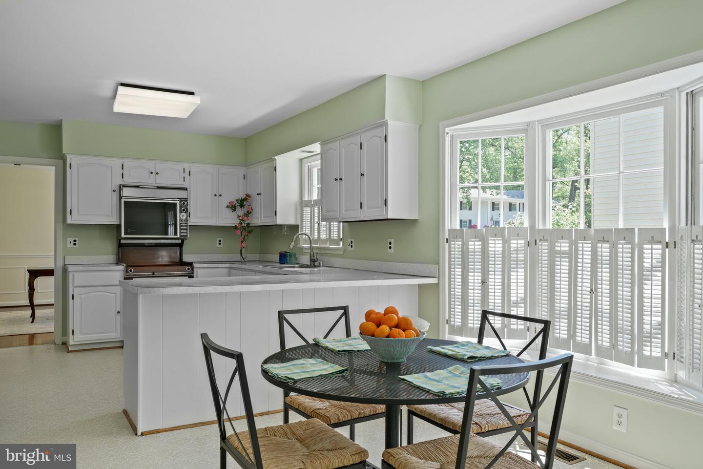 5400 30TH ST N, ARLINGTON, Virginia 22207, 4 Bedrooms Bedrooms, ,3 BathroomsBathrooms,Residential,For sale,5400 30TH ST N,VAAR2056878 MLS # VAAR2056878