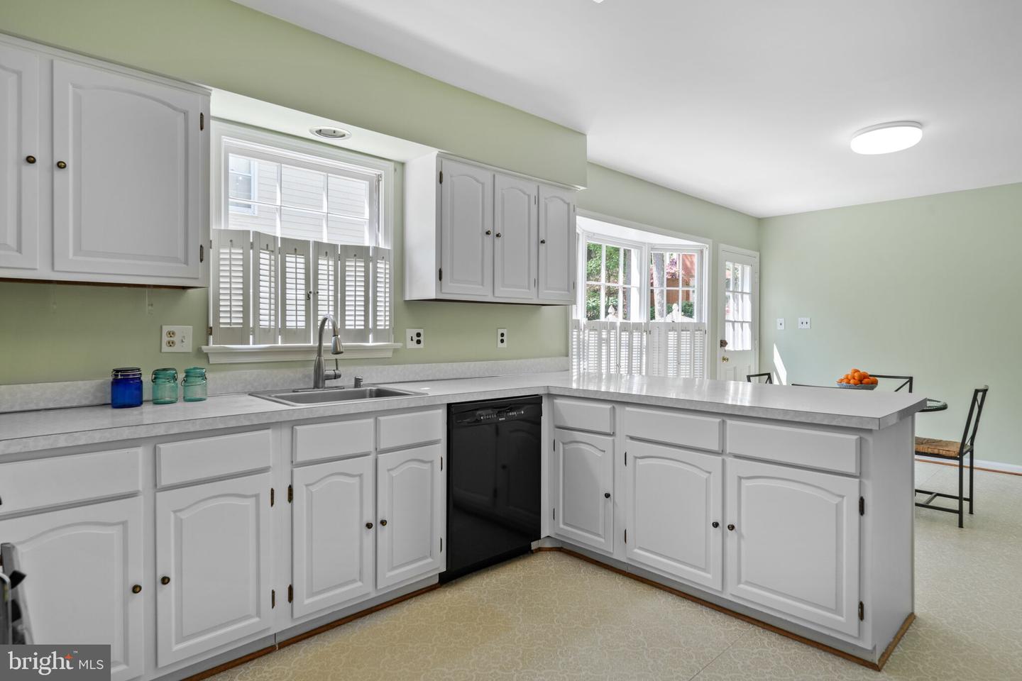 5400 30TH ST N, ARLINGTON, Virginia 22207, 4 Bedrooms Bedrooms, ,3 BathroomsBathrooms,Residential,For sale,5400 30TH ST N,VAAR2056878 MLS # VAAR2056878