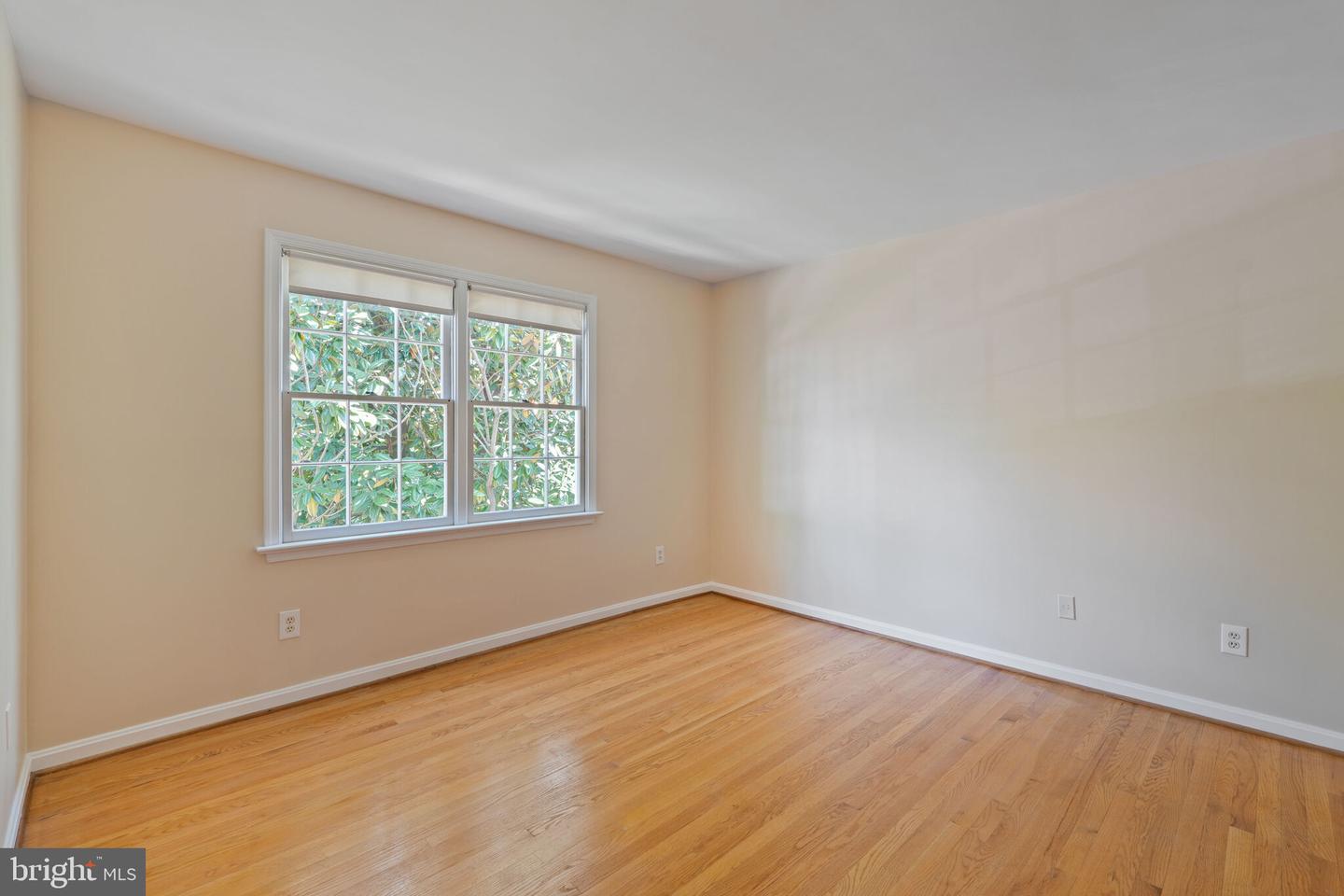 5400 30TH ST N, ARLINGTON, Virginia 22207, 4 Bedrooms Bedrooms, ,3 BathroomsBathrooms,Residential,For sale,5400 30TH ST N,VAAR2056878 MLS # VAAR2056878
