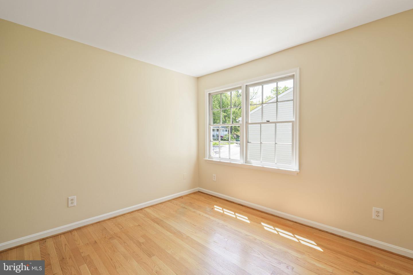 5400 30TH ST N, ARLINGTON, Virginia 22207, 4 Bedrooms Bedrooms, ,3 BathroomsBathrooms,Residential,For sale,5400 30TH ST N,VAAR2056878 MLS # VAAR2056878