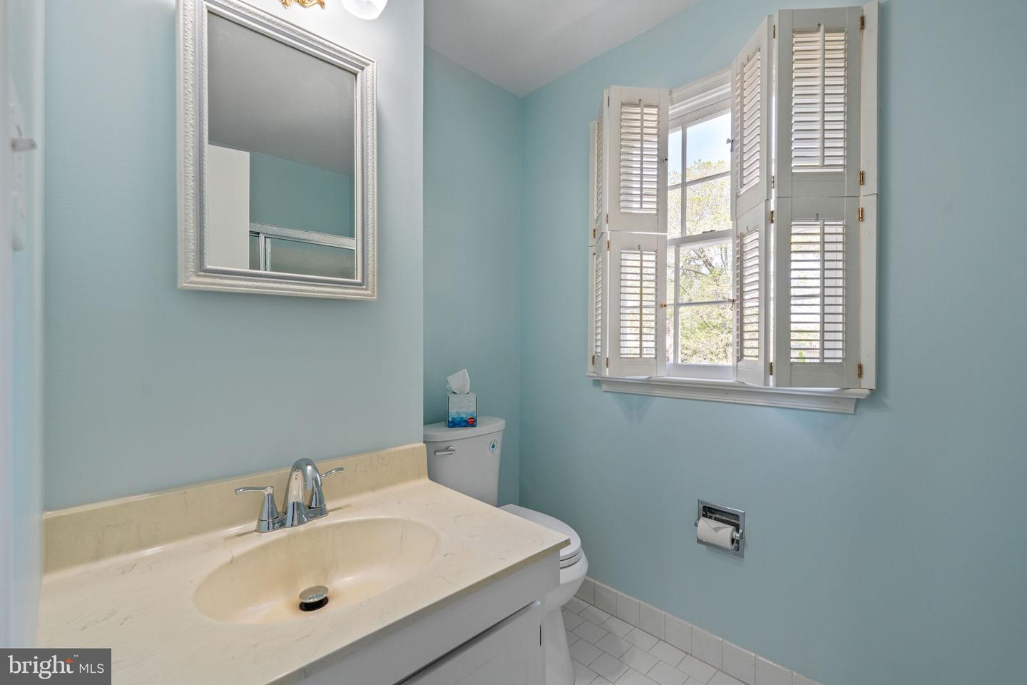 5400 30TH ST N, ARLINGTON, Virginia 22207, 4 Bedrooms Bedrooms, ,3 BathroomsBathrooms,Residential,For sale,5400 30TH ST N,VAAR2056878 MLS # VAAR2056878