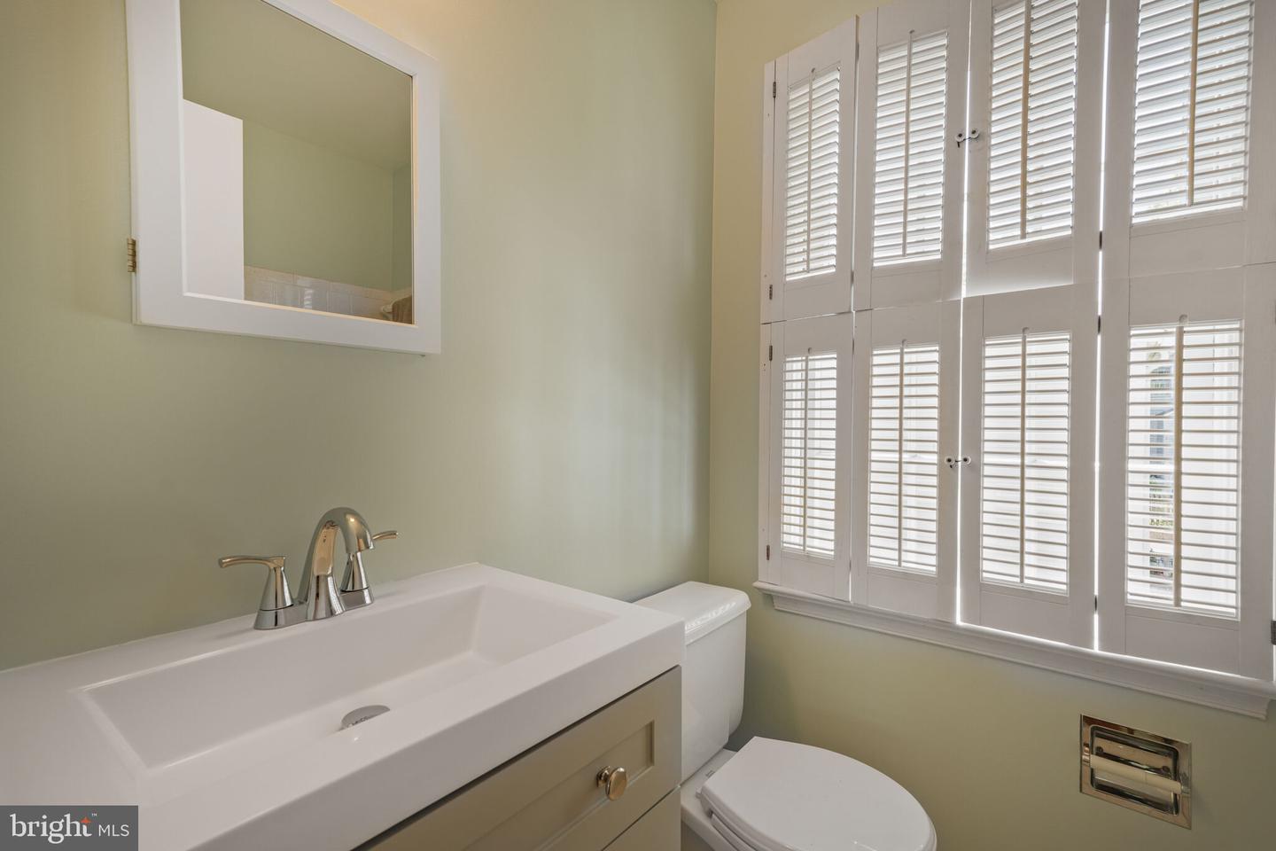 5400 30TH ST N, ARLINGTON, Virginia 22207, 4 Bedrooms Bedrooms, ,3 BathroomsBathrooms,Residential,For sale,5400 30TH ST N,VAAR2056878 MLS # VAAR2056878