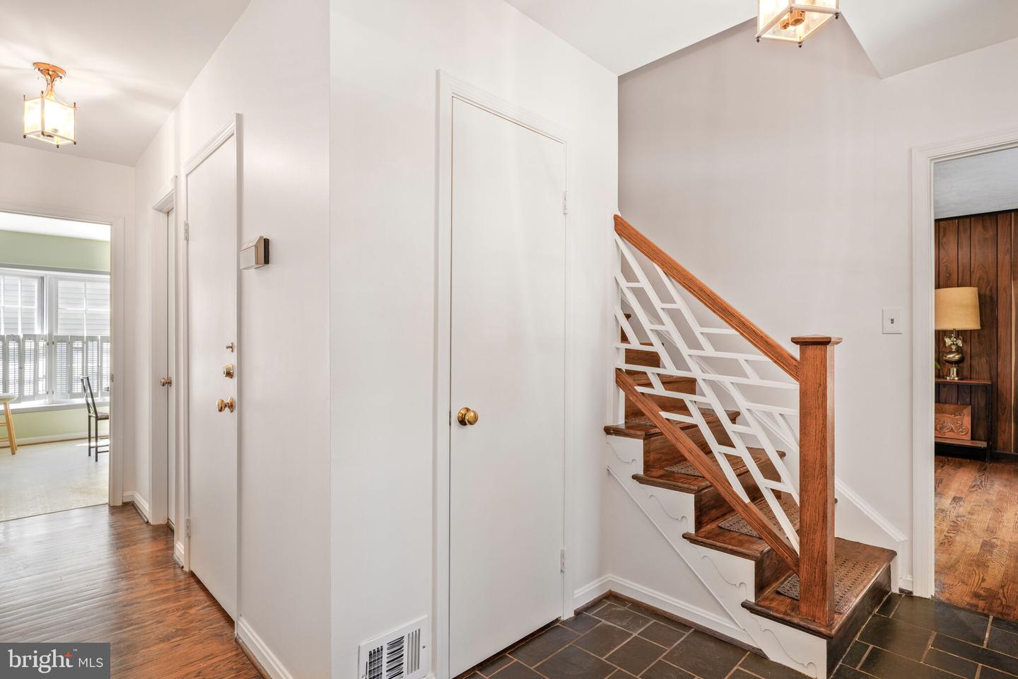 5400 30TH ST N, ARLINGTON, Virginia 22207, 4 Bedrooms Bedrooms, ,3 BathroomsBathrooms,Residential,For sale,5400 30TH ST N,VAAR2056878 MLS # VAAR2056878