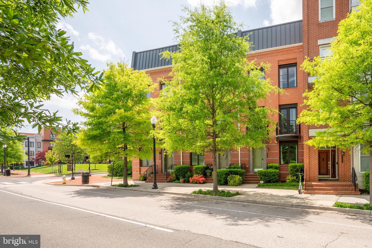 2006 POTOMAC AVE, ALEXANDRIA, Virginia 22301, 3 Bedrooms Bedrooms, ,3 BathroomsBathrooms,Residential,For sale,2006 POTOMAC AVE,VAAX2044820 MLS # VAAX2044820