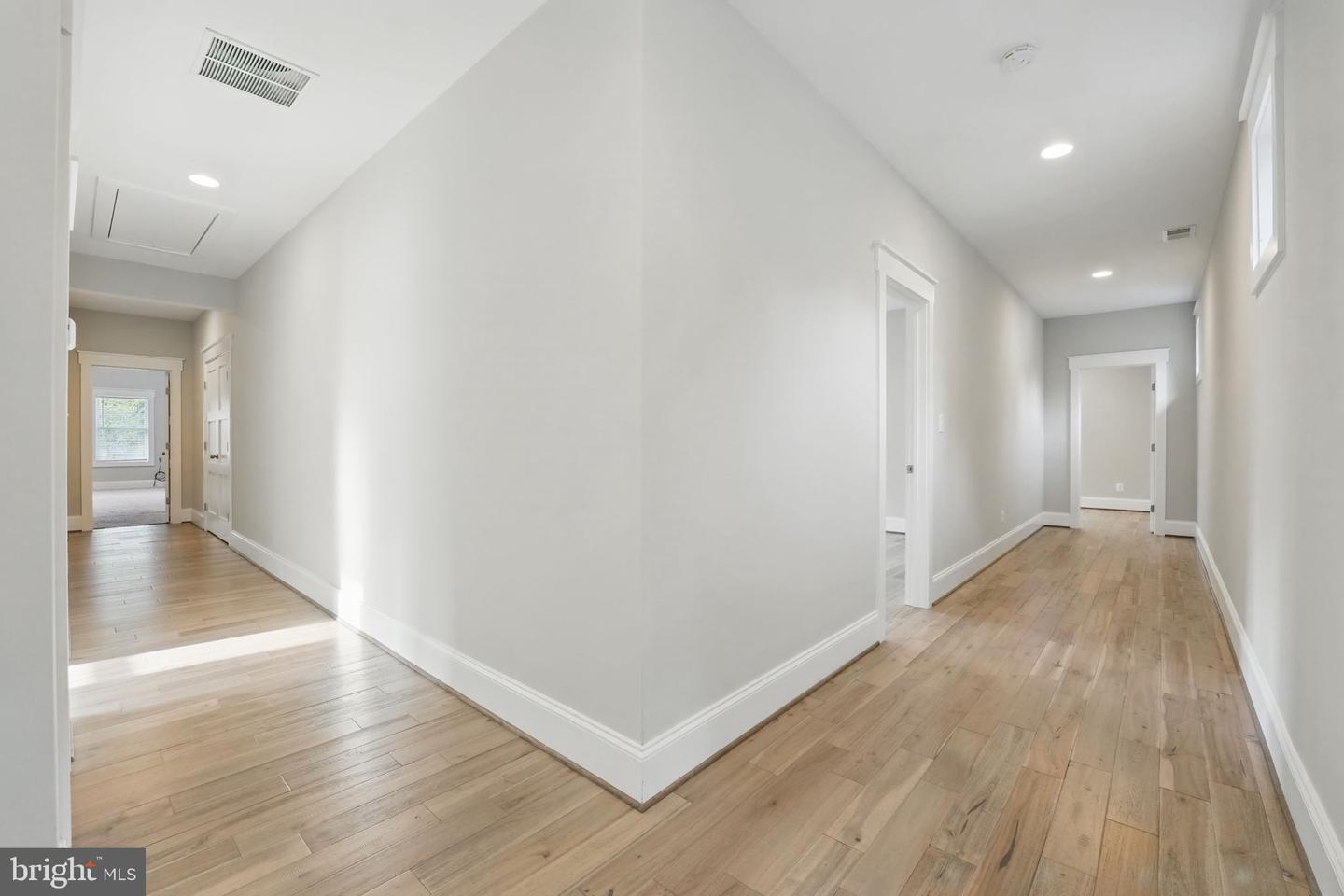 11607 LAWTER LN, CLIFTON, Virginia 20124, 4 Bedrooms Bedrooms, ,6 BathroomsBathrooms,Residential,For sale,11607 LAWTER LN,VAFX2238010 MLS # VAFX2238010