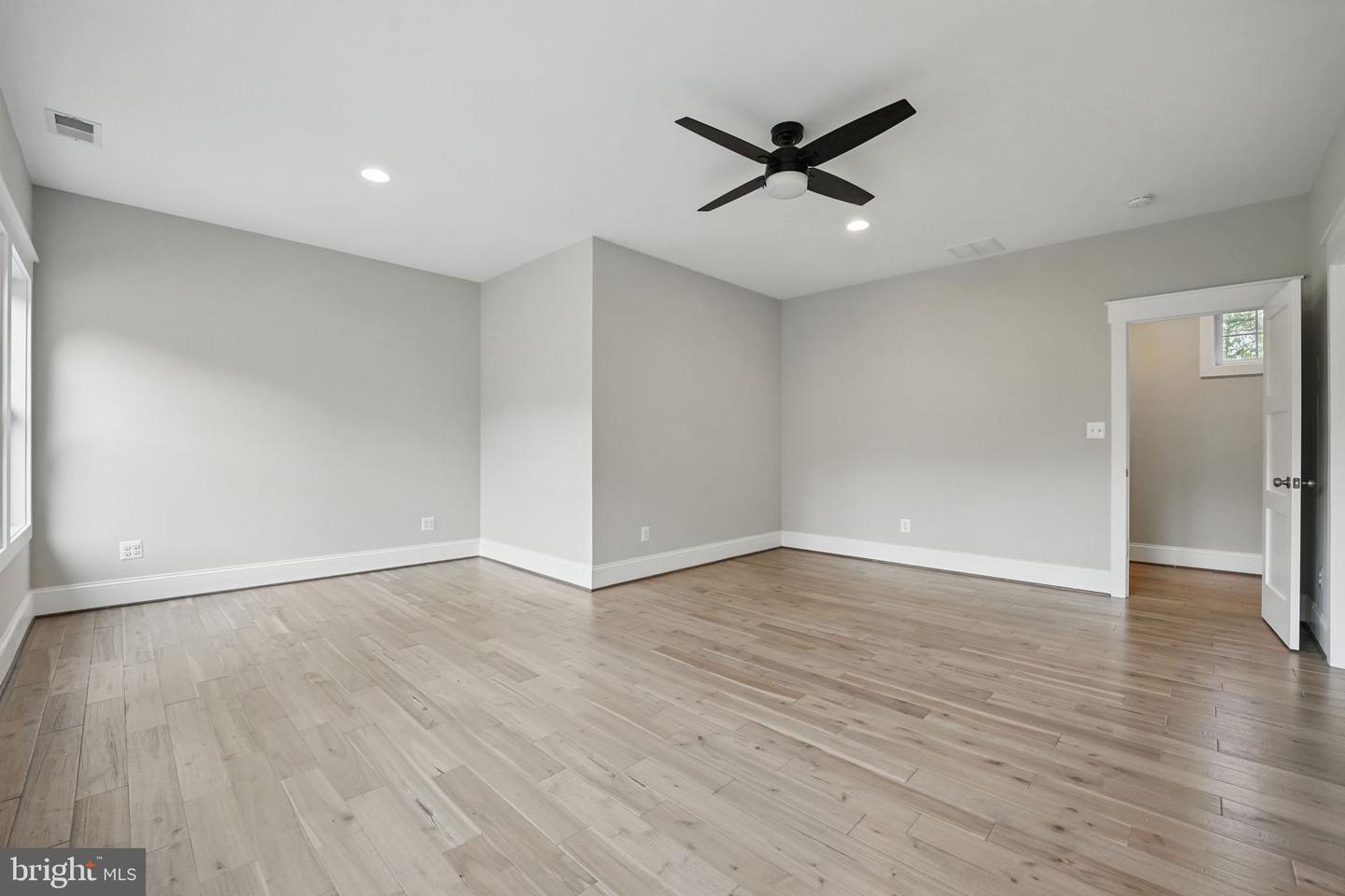 11607 LAWTER LN, CLIFTON, Virginia 20124, 4 Bedrooms Bedrooms, ,6 BathroomsBathrooms,Residential,For sale,11607 LAWTER LN,VAFX2238010 MLS # VAFX2238010