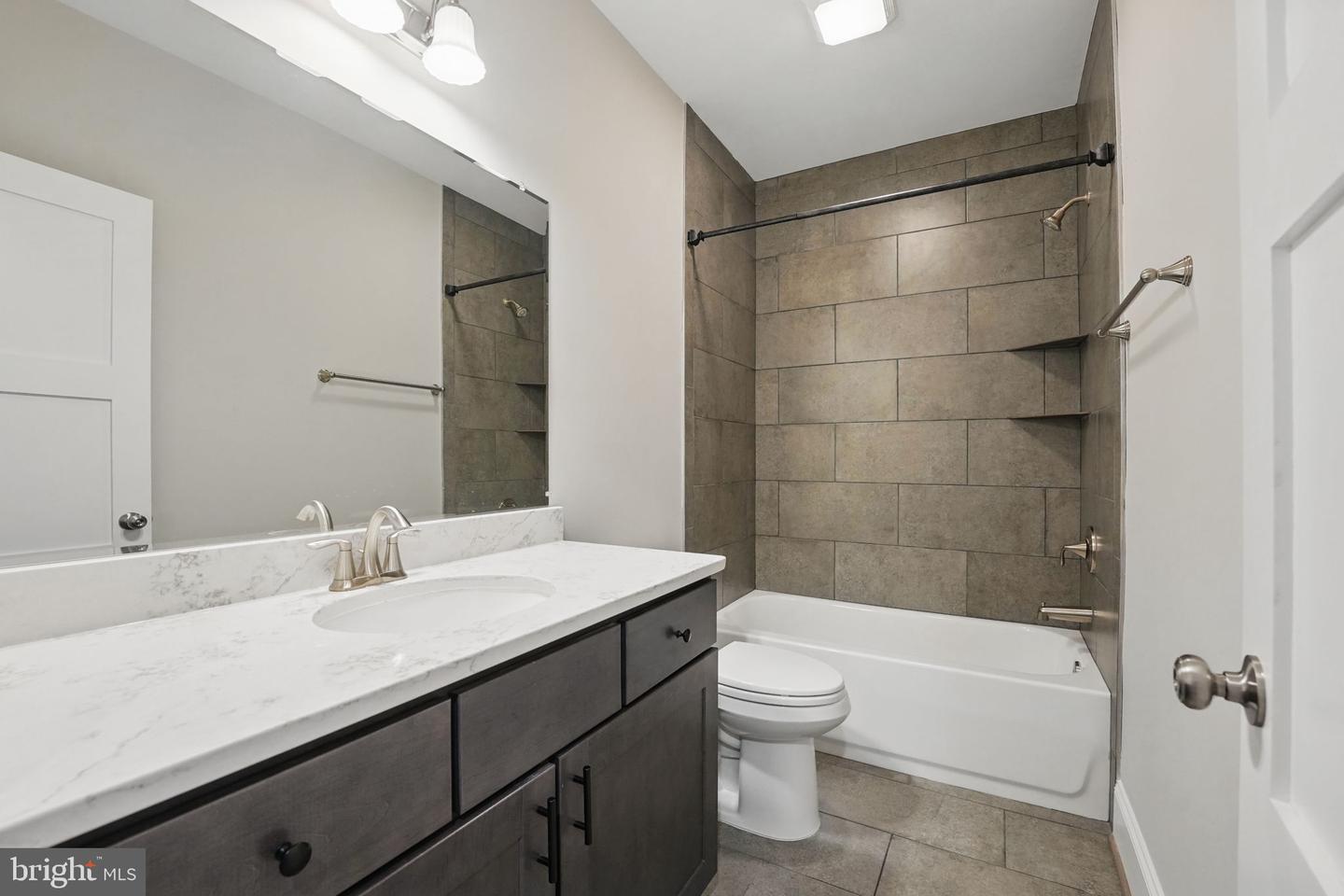 11607 LAWTER LN, CLIFTON, Virginia 20124, 4 Bedrooms Bedrooms, ,6 BathroomsBathrooms,Residential,For sale,11607 LAWTER LN,VAFX2238010 MLS # VAFX2238010