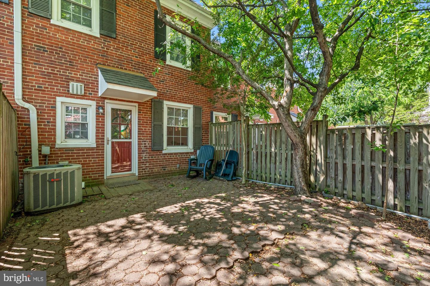 3414 S UTAH ST #B, ARLINGTON, Virginia 22206, 2 Bedrooms Bedrooms, ,2 BathroomsBathrooms,Residential,For sale,3414 S UTAH ST #B,VAAR2056912 MLS # VAAR2056912