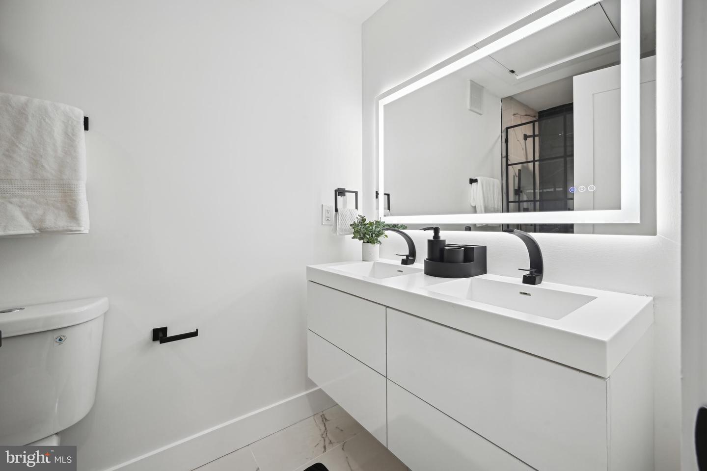 1372 BRYANT ST NE #201, WASHINGTON, District Of Columbia 20018, 2 Bedrooms Bedrooms, ,2 BathroomsBathrooms,Residential,For sale,1372 BRYANT ST NE #201,DCDC2198638 MLS # DCDC2198638