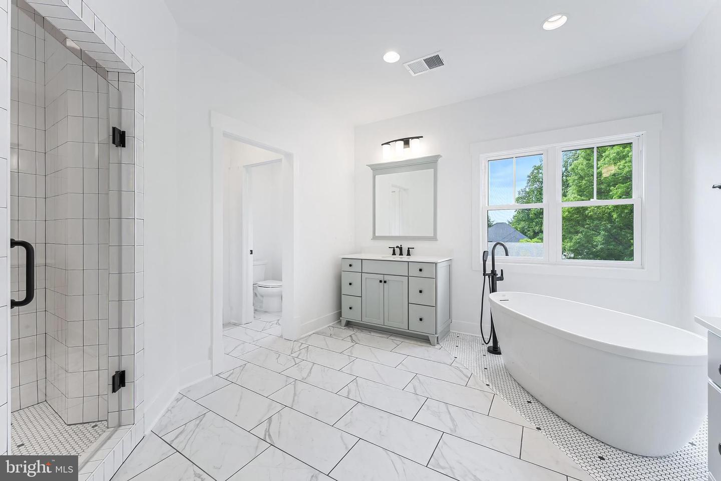 4763 WILLIAMSBURG BLVD, ARLINGTON, Virginia 22207, 6 Bedrooms Bedrooms, ,5 BathroomsBathrooms,Residential,For sale,4763 WILLIAMSBURG BLVD,VAAR2056916 MLS # VAAR2056916