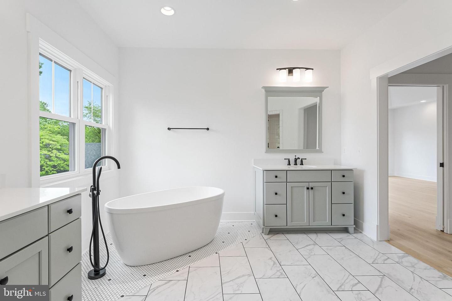 4763 WILLIAMSBURG BLVD, ARLINGTON, Virginia 22207, 6 Bedrooms Bedrooms, ,5 BathroomsBathrooms,Residential,For sale,4763 WILLIAMSBURG BLVD,VAAR2056916 MLS # VAAR2056916