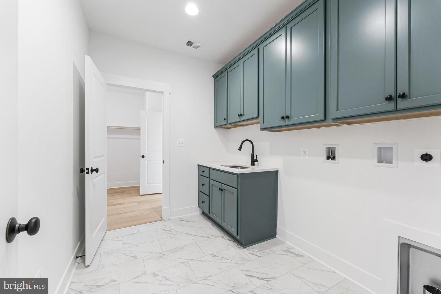 4763 WILLIAMSBURG BLVD, ARLINGTON, Virginia 22207, 6 Bedrooms Bedrooms, ,5 BathroomsBathrooms,Residential,For sale,4763 WILLIAMSBURG BLVD,VAAR2056916 MLS # VAAR2056916
