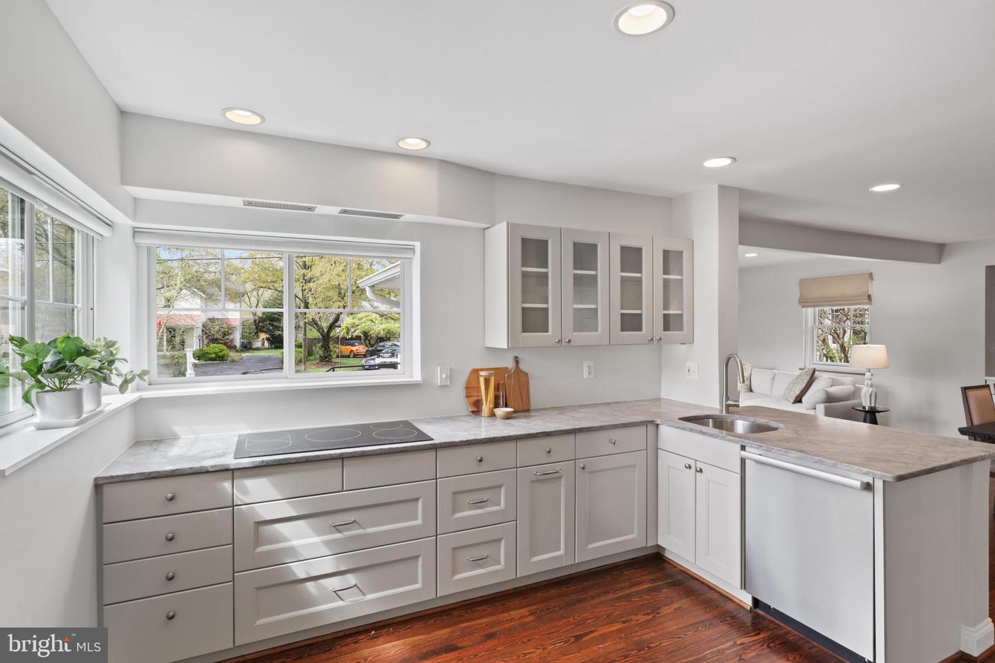 865 N JEFFERSON ST, ARLINGTON, Virginia 22205, 5 Bedrooms Bedrooms, ,4 BathroomsBathrooms,Residential,For sale,865 N JEFFERSON ST,VAAR2056918 MLS # VAAR2056918